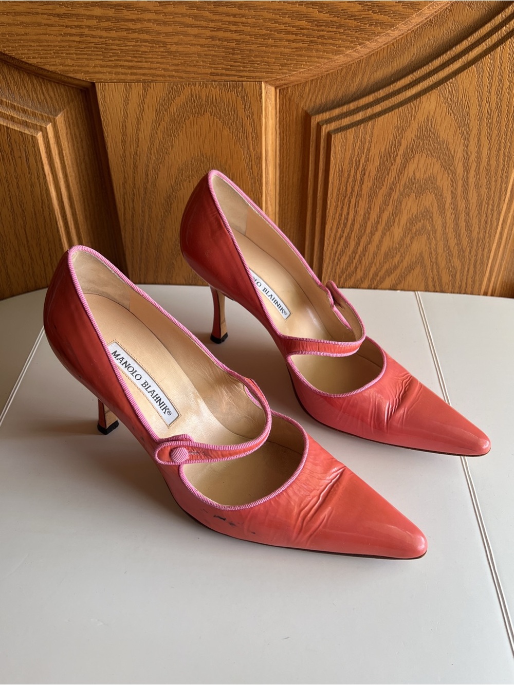 Manolo Blahnik Bubblegum Pink Patent Leather Mary Jane Pumps EU 38.5